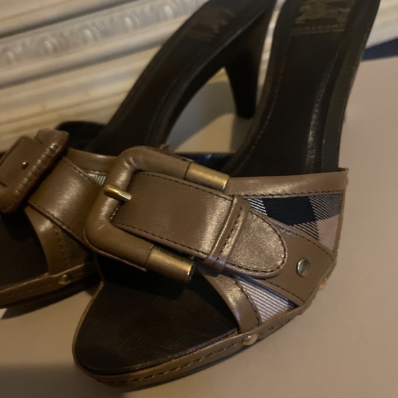 Burberry - Picture 2 of 5